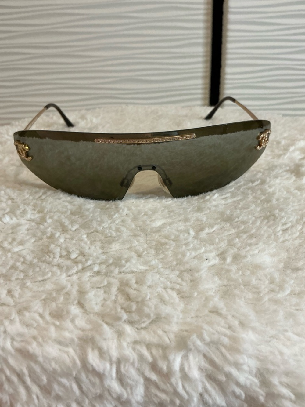 Rimless Shield Sunglasses with Olive Green Lens and Gold Detailing - Picture 3 of 14